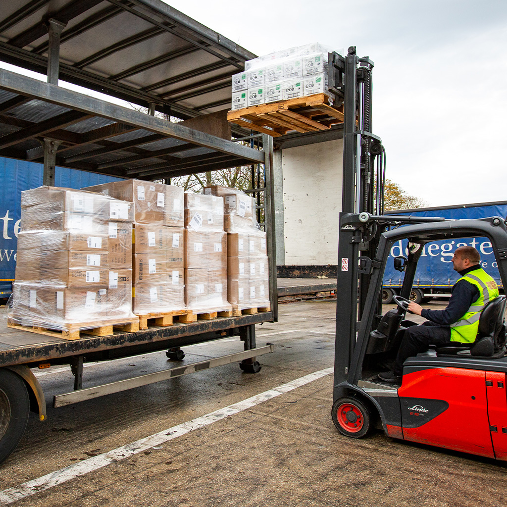 middlegate europe loading cargo 001